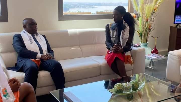 Le ministre de la réconciliation nationale reçoit les Miss et le COMICI