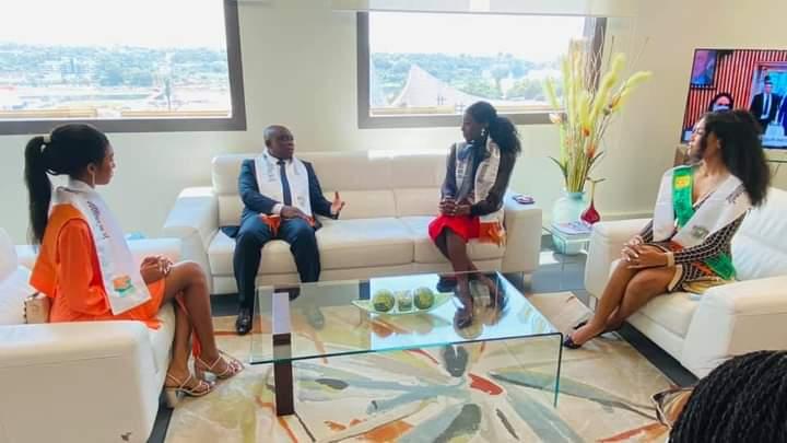 Le ministre de la réconciliation nationale reçoit les Miss et le COMICI