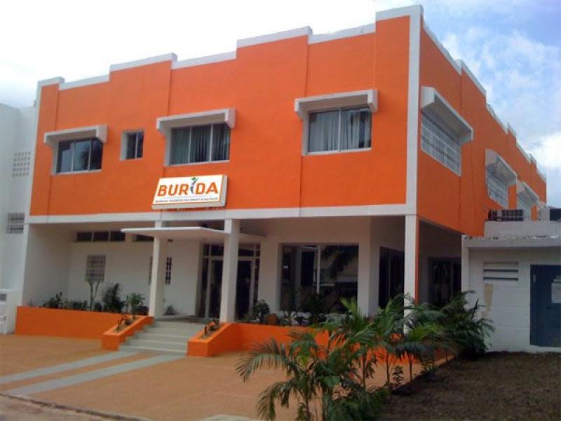 Droit d'auteur : les acheteurs de CD '' sans stickers '' peuvent être interpellés ( BURIDA)